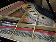 YAMAHA C3B 1980年製造　内装（フレーム・弦）その１