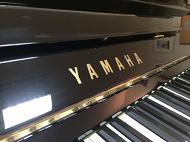 YAMAHA U1H ロゴ