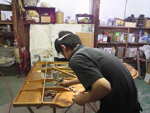 リビルド完了中の1907年製Steinway Model B　フレーム再塗装