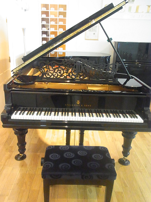 リビルド完了後の1907年製Steinway Model B　正面から撮影